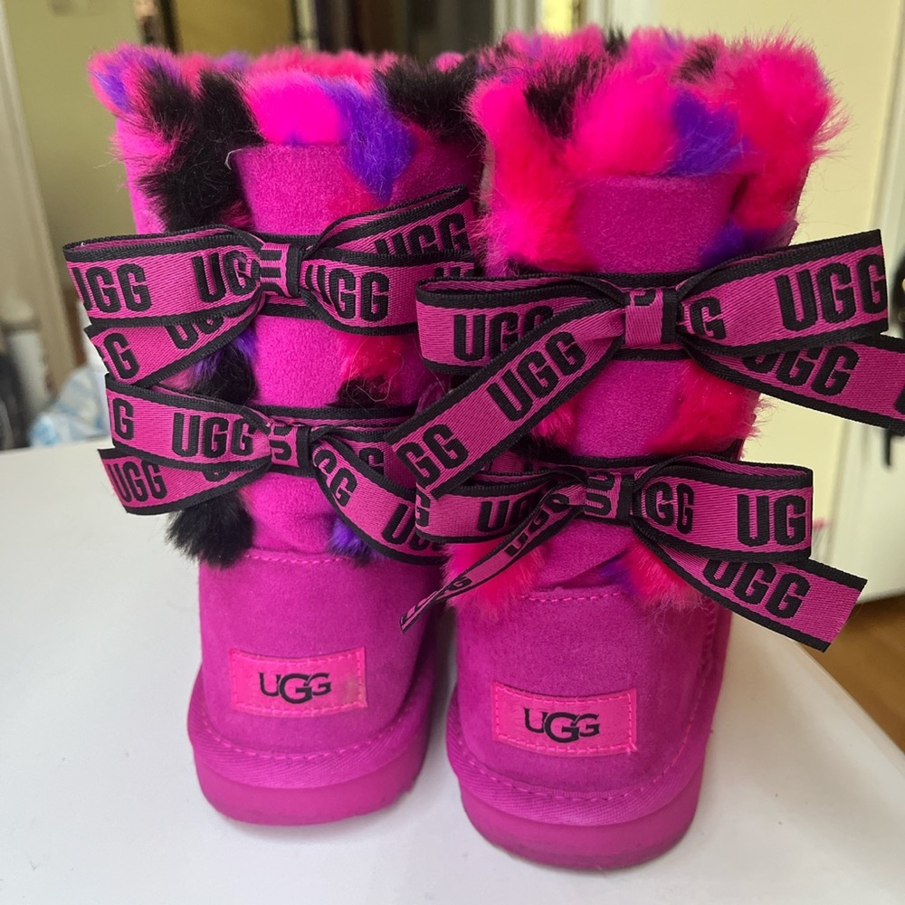 UGG Bailey Bow Boots Size 4Y